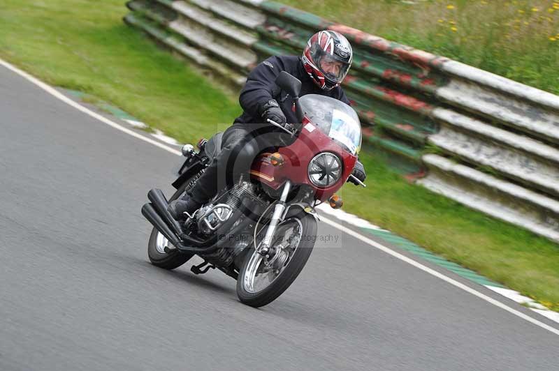 Mallory park Leicestershire;Mallory park photographs;Motorcycle action photographs;classic bikes;event digital images;eventdigitalimages;mallory park;no limits trackday;peter wileman photography;vintage bikes;vintage motorcycles;vmcc festival 1000 bikes