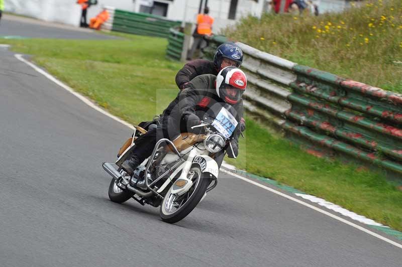 Mallory park Leicestershire;Mallory park photographs;Motorcycle action photographs;classic bikes;event digital images;eventdigitalimages;mallory park;no limits trackday;peter wileman photography;vintage bikes;vintage motorcycles;vmcc festival 1000 bikes
