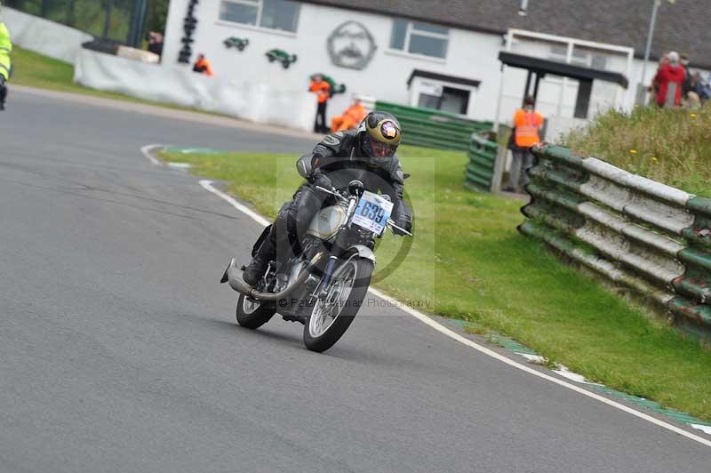 Mallory park Leicestershire;Mallory park photographs;Motorcycle action photographs;classic bikes;event digital images;eventdigitalimages;mallory park;no limits trackday;peter wileman photography;vintage bikes;vintage motorcycles;vmcc festival 1000 bikes