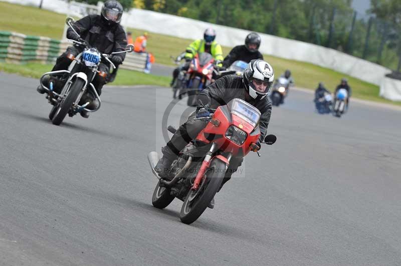 Mallory park Leicestershire;Mallory park photographs;Motorcycle action photographs;classic bikes;event digital images;eventdigitalimages;mallory park;no limits trackday;peter wileman photography;vintage bikes;vintage motorcycles;vmcc festival 1000 bikes