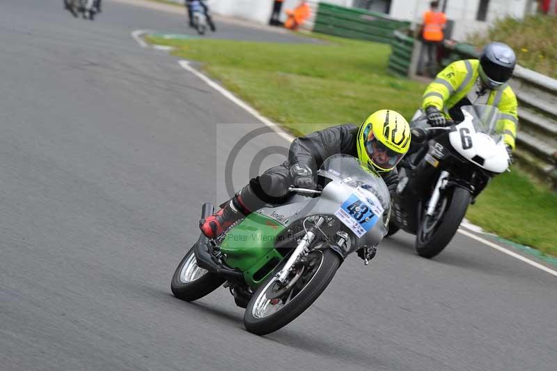 Mallory park Leicestershire;Mallory park photographs;Motorcycle action photographs;classic bikes;event digital images;eventdigitalimages;mallory park;no limits trackday;peter wileman photography;vintage bikes;vintage motorcycles;vmcc festival 1000 bikes