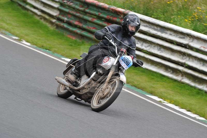 Mallory park Leicestershire;Mallory park photographs;Motorcycle action photographs;classic bikes;event digital images;eventdigitalimages;mallory park;no limits trackday;peter wileman photography;vintage bikes;vintage motorcycles;vmcc festival 1000 bikes