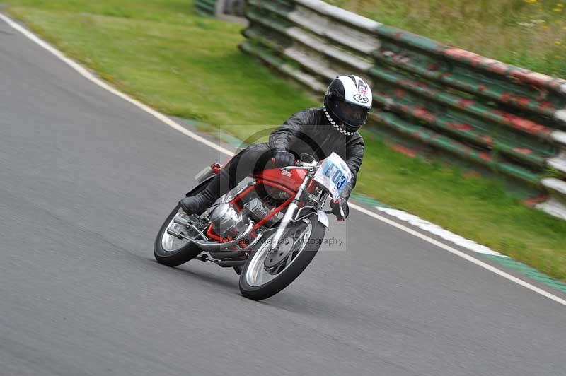 Mallory park Leicestershire;Mallory park photographs;Motorcycle action photographs;classic bikes;event digital images;eventdigitalimages;mallory park;no limits trackday;peter wileman photography;vintage bikes;vintage motorcycles;vmcc festival 1000 bikes