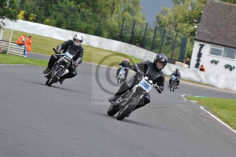 Mallory park Leicestershire;Mallory park photographs;Motorcycle action photographs;classic bikes;event digital images;eventdigitalimages;mallory park;no limits trackday;peter wileman photography;vintage bikes;vintage motorcycles;vmcc festival 1000 bikes