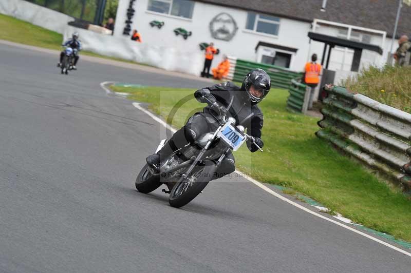 Mallory park Leicestershire;Mallory park photographs;Motorcycle action photographs;classic bikes;event digital images;eventdigitalimages;mallory park;no limits trackday;peter wileman photography;vintage bikes;vintage motorcycles;vmcc festival 1000 bikes