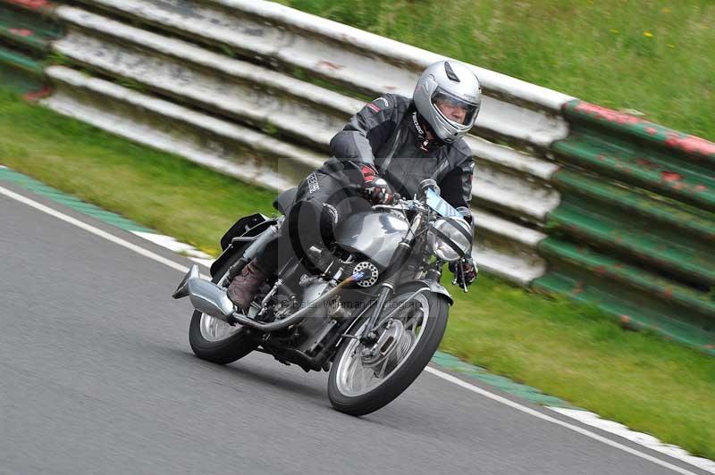 Mallory park Leicestershire;Mallory park photographs;Motorcycle action photographs;classic bikes;event digital images;eventdigitalimages;mallory park;no limits trackday;peter wileman photography;vintage bikes;vintage motorcycles;vmcc festival 1000 bikes