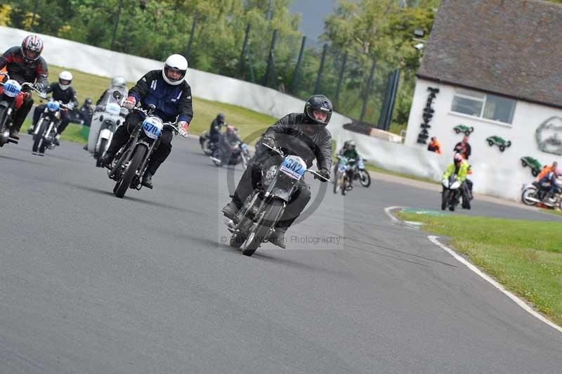 Mallory park Leicestershire;Mallory park photographs;Motorcycle action photographs;classic bikes;event digital images;eventdigitalimages;mallory park;no limits trackday;peter wileman photography;vintage bikes;vintage motorcycles;vmcc festival 1000 bikes