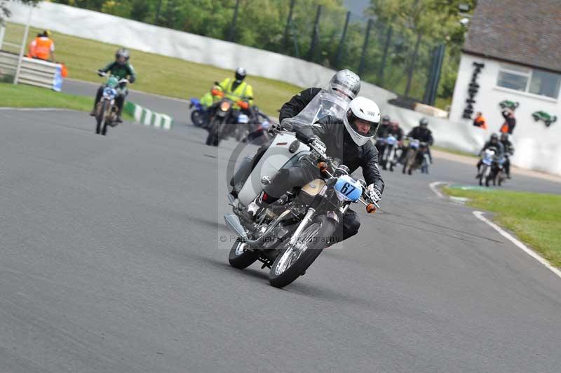 Mallory park Leicestershire;Mallory park photographs;Motorcycle action photographs;classic bikes;event digital images;eventdigitalimages;mallory park;no limits trackday;peter wileman photography;vintage bikes;vintage motorcycles;vmcc festival 1000 bikes