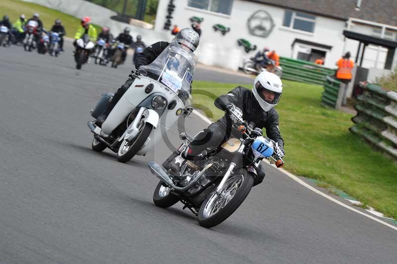 Mallory park Leicestershire;Mallory park photographs;Motorcycle action photographs;classic bikes;event digital images;eventdigitalimages;mallory park;no limits trackday;peter wileman photography;vintage bikes;vintage motorcycles;vmcc festival 1000 bikes