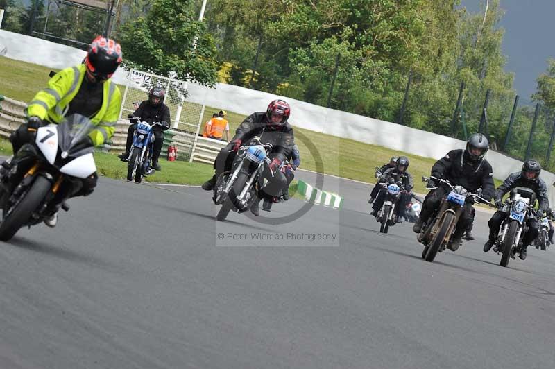 Mallory park Leicestershire;Mallory park photographs;Motorcycle action photographs;classic bikes;event digital images;eventdigitalimages;mallory park;no limits trackday;peter wileman photography;vintage bikes;vintage motorcycles;vmcc festival 1000 bikes