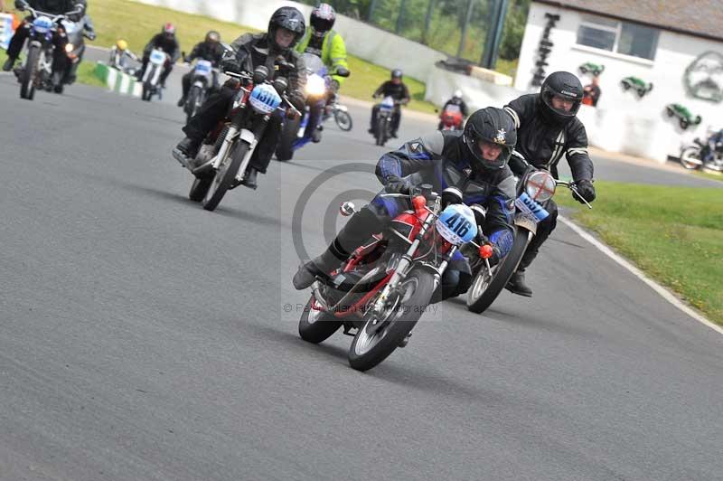 Mallory park Leicestershire;Mallory park photographs;Motorcycle action photographs;classic bikes;event digital images;eventdigitalimages;mallory park;no limits trackday;peter wileman photography;vintage bikes;vintage motorcycles;vmcc festival 1000 bikes
