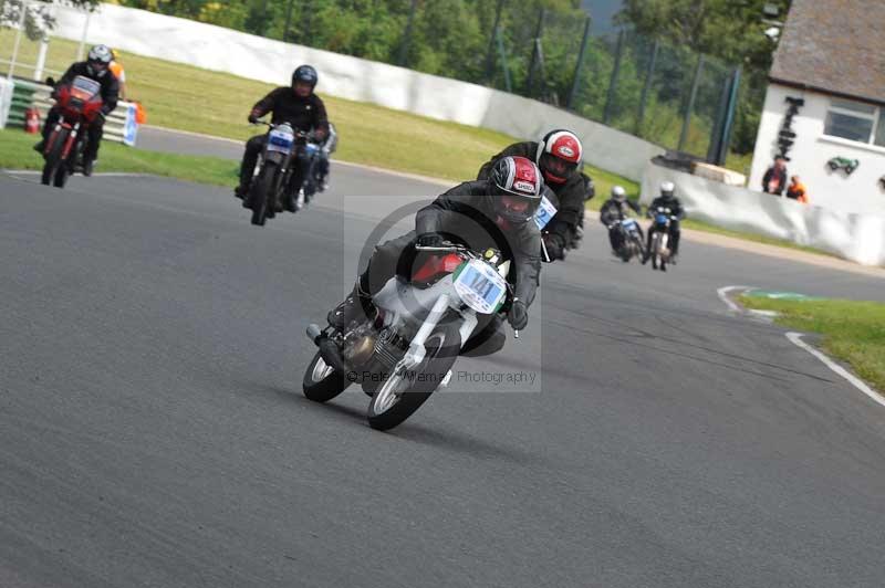 Mallory park Leicestershire;Mallory park photographs;Motorcycle action photographs;classic bikes;event digital images;eventdigitalimages;mallory park;no limits trackday;peter wileman photography;vintage bikes;vintage motorcycles;vmcc festival 1000 bikes