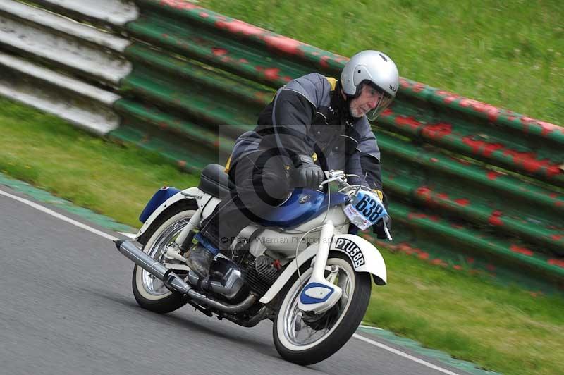 Mallory park Leicestershire;Mallory park photographs;Motorcycle action photographs;classic bikes;event digital images;eventdigitalimages;mallory park;no limits trackday;peter wileman photography;vintage bikes;vintage motorcycles;vmcc festival 1000 bikes