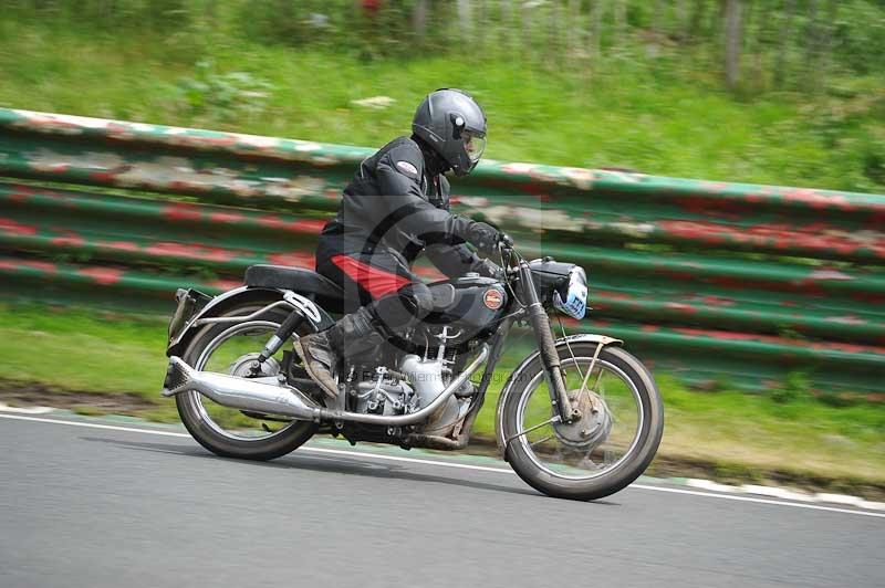 Mallory park Leicestershire;Mallory park photographs;Motorcycle action photographs;classic bikes;event digital images;eventdigitalimages;mallory park;no limits trackday;peter wileman photography;vintage bikes;vintage motorcycles;vmcc festival 1000 bikes