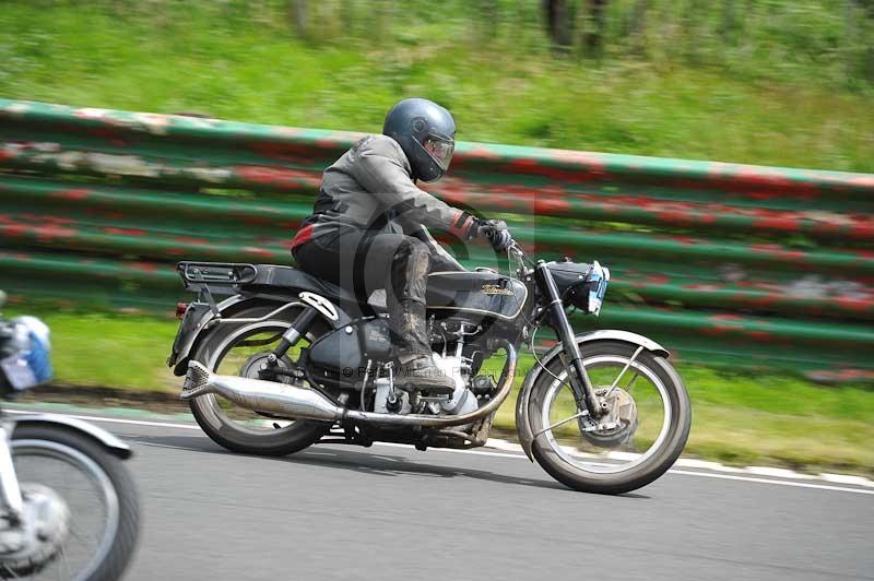 Mallory park Leicestershire;Mallory park photographs;Motorcycle action photographs;classic bikes;event digital images;eventdigitalimages;mallory park;no limits trackday;peter wileman photography;vintage bikes;vintage motorcycles;vmcc festival 1000 bikes