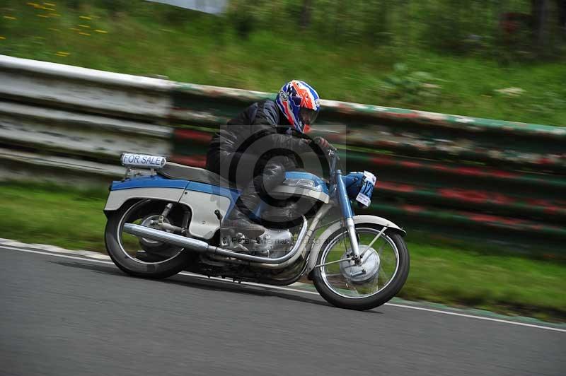 Mallory park Leicestershire;Mallory park photographs;Motorcycle action photographs;classic bikes;event digital images;eventdigitalimages;mallory park;no limits trackday;peter wileman photography;vintage bikes;vintage motorcycles;vmcc festival 1000 bikes