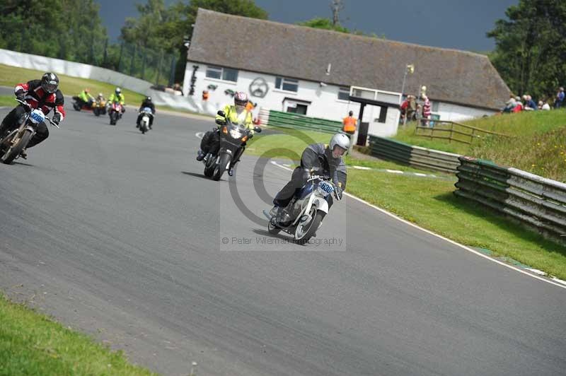 Mallory park Leicestershire;Mallory park photographs;Motorcycle action photographs;classic bikes;event digital images;eventdigitalimages;mallory park;no limits trackday;peter wileman photography;vintage bikes;vintage motorcycles;vmcc festival 1000 bikes