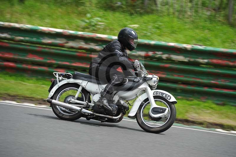 Mallory park Leicestershire;Mallory park photographs;Motorcycle action photographs;classic bikes;event digital images;eventdigitalimages;mallory park;no limits trackday;peter wileman photography;vintage bikes;vintage motorcycles;vmcc festival 1000 bikes