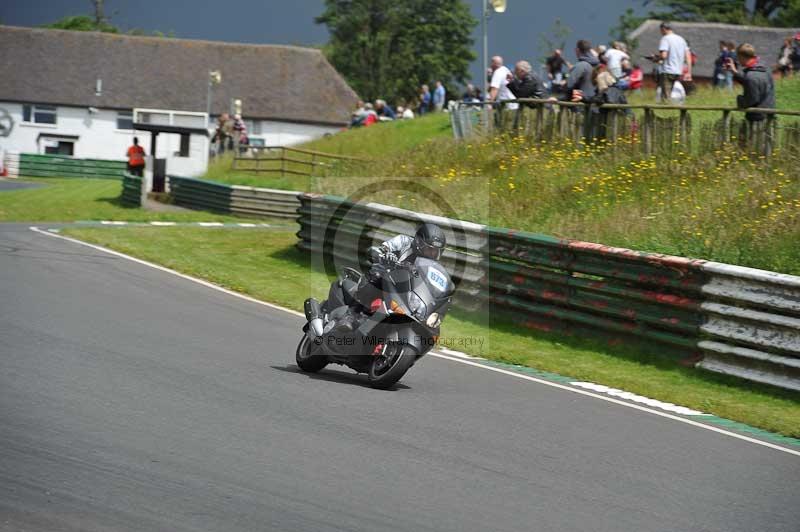 Mallory park Leicestershire;Mallory park photographs;Motorcycle action photographs;classic bikes;event digital images;eventdigitalimages;mallory park;no limits trackday;peter wileman photography;vintage bikes;vintage motorcycles;vmcc festival 1000 bikes