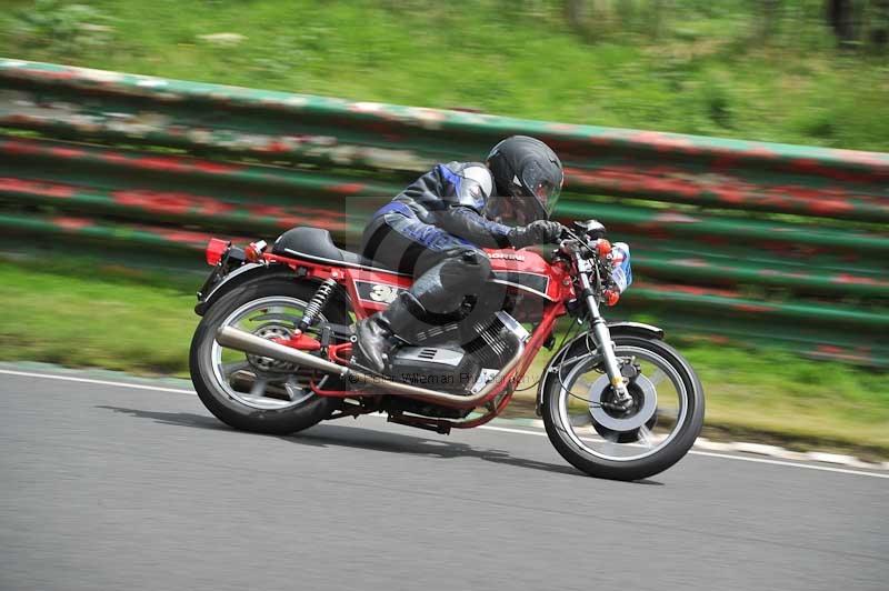 Mallory park Leicestershire;Mallory park photographs;Motorcycle action photographs;classic bikes;event digital images;eventdigitalimages;mallory park;no limits trackday;peter wileman photography;vintage bikes;vintage motorcycles;vmcc festival 1000 bikes