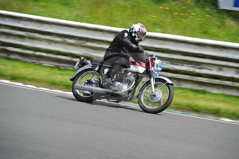 Mallory park Leicestershire;Mallory park photographs;Motorcycle action photographs;classic bikes;event digital images;eventdigitalimages;mallory park;no limits trackday;peter wileman photography;vintage bikes;vintage motorcycles;vmcc festival 1000 bikes