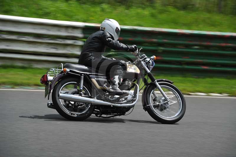 Mallory park Leicestershire;Mallory park photographs;Motorcycle action photographs;classic bikes;event digital images;eventdigitalimages;mallory park;no limits trackday;peter wileman photography;vintage bikes;vintage motorcycles;vmcc festival 1000 bikes