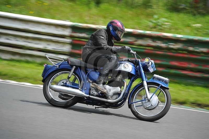 Mallory park Leicestershire;Mallory park photographs;Motorcycle action photographs;classic bikes;event digital images;eventdigitalimages;mallory park;no limits trackday;peter wileman photography;vintage bikes;vintage motorcycles;vmcc festival 1000 bikes