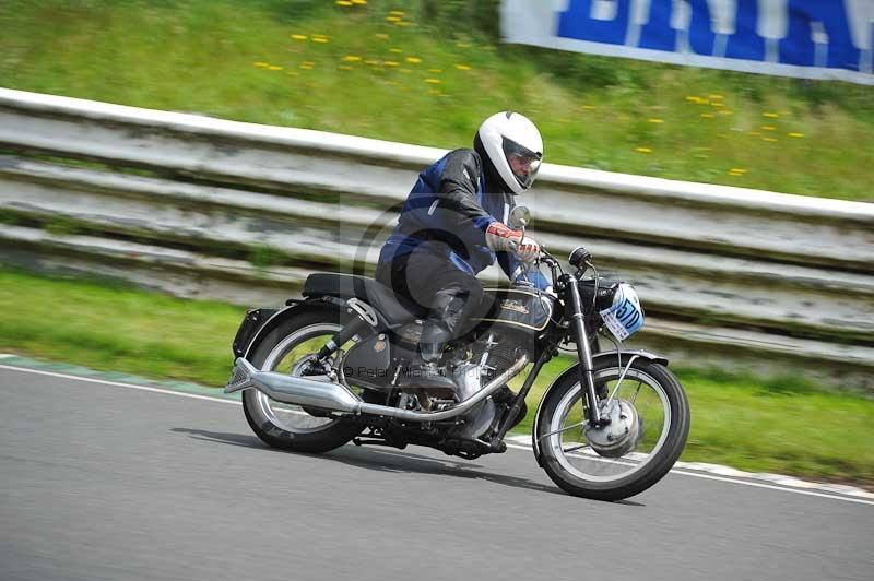 Mallory park Leicestershire;Mallory park photographs;Motorcycle action photographs;classic bikes;event digital images;eventdigitalimages;mallory park;no limits trackday;peter wileman photography;vintage bikes;vintage motorcycles;vmcc festival 1000 bikes