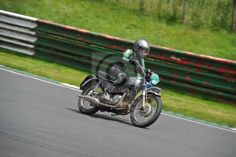 Mallory park Leicestershire;Mallory park photographs;Motorcycle action photographs;classic bikes;event digital images;eventdigitalimages;mallory park;no limits trackday;peter wileman photography;vintage bikes;vintage motorcycles;vmcc festival 1000 bikes