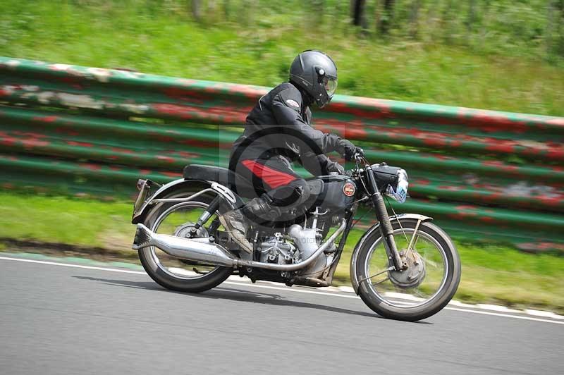 Mallory park Leicestershire;Mallory park photographs;Motorcycle action photographs;classic bikes;event digital images;eventdigitalimages;mallory park;no limits trackday;peter wileman photography;vintage bikes;vintage motorcycles;vmcc festival 1000 bikes