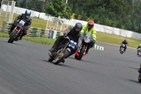 Mallory-park-Leicestershire;Mallory-park-photographs;Motorcycle-action-photographs;classic-bikes;event-digital-images;eventdigitalimages;mallory-park;no-limits-trackday;peter-wileman-photography;vintage-bikes;vintage-motorcycles;vmcc-festival-1000-bikes