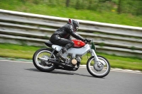 Mallory-park-Leicestershire;Mallory-park-photographs;Motorcycle-action-photographs;classic-bikes;event-digital-images;eventdigitalimages;mallory-park;no-limits-trackday;peter-wileman-photography;vintage-bikes;vintage-motorcycles;vmcc-festival-1000-bikes