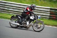 Mallory-park-Leicestershire;Mallory-park-photographs;Motorcycle-action-photographs;classic-bikes;event-digital-images;eventdigitalimages;mallory-park;no-limits-trackday;peter-wileman-photography;vintage-bikes;vintage-motorcycles;vmcc-festival-1000-bikes