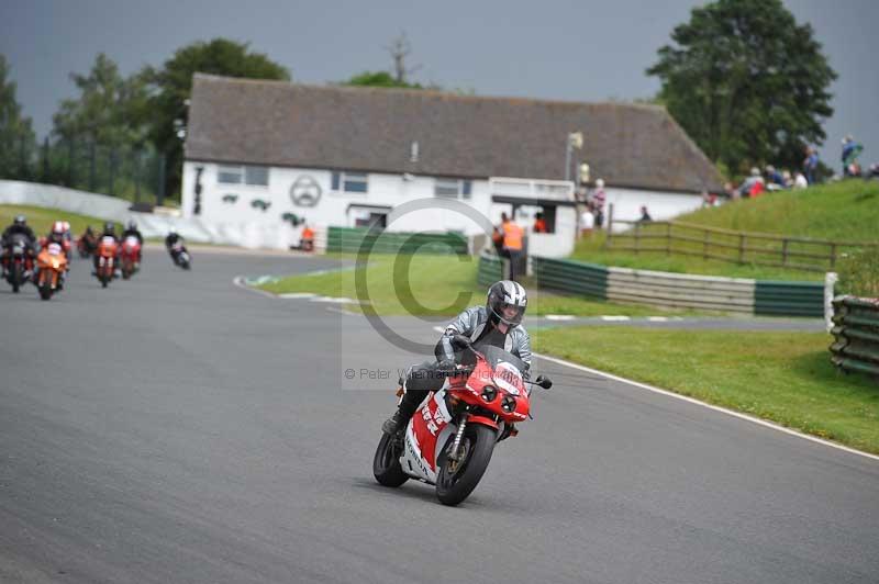 Mallory park Leicestershire;Mallory park photographs;Motorcycle action photographs;classic bikes;event digital images;eventdigitalimages;mallory park;no limits trackday;peter wileman photography;vintage bikes;vintage motorcycles;vmcc festival 1000 bikes