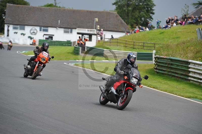 Mallory park Leicestershire;Mallory park photographs;Motorcycle action photographs;classic bikes;event digital images;eventdigitalimages;mallory park;no limits trackday;peter wileman photography;vintage bikes;vintage motorcycles;vmcc festival 1000 bikes