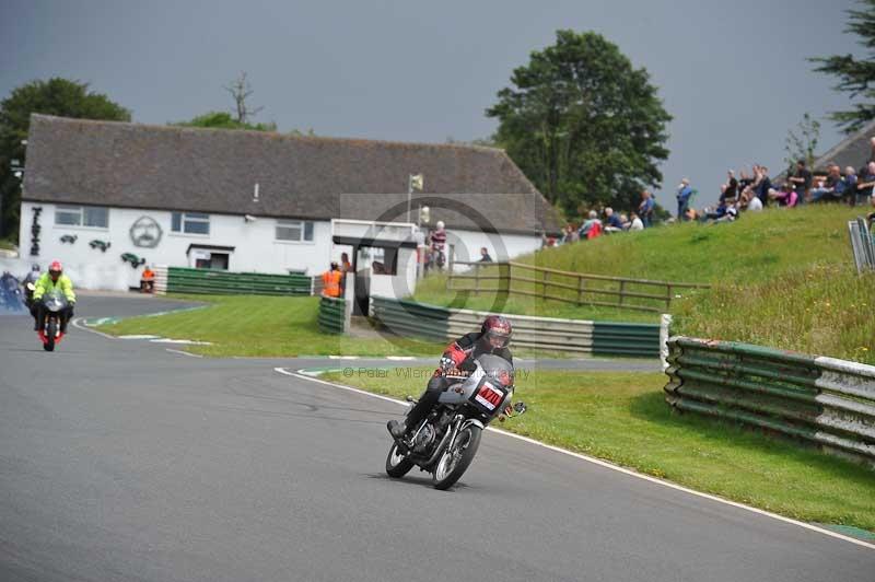 Mallory park Leicestershire;Mallory park photographs;Motorcycle action photographs;classic bikes;event digital images;eventdigitalimages;mallory park;no limits trackday;peter wileman photography;vintage bikes;vintage motorcycles;vmcc festival 1000 bikes