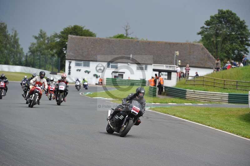 Mallory park Leicestershire;Mallory park photographs;Motorcycle action photographs;classic bikes;event digital images;eventdigitalimages;mallory park;no limits trackday;peter wileman photography;vintage bikes;vintage motorcycles;vmcc festival 1000 bikes