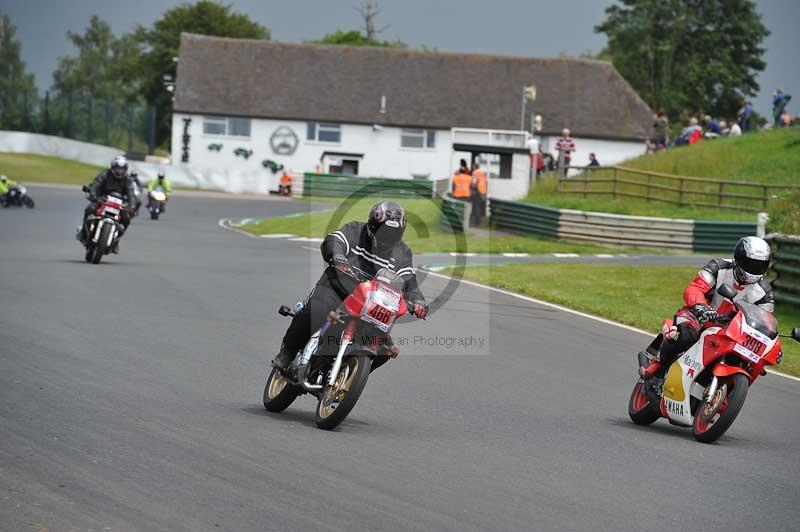 Mallory park Leicestershire;Mallory park photographs;Motorcycle action photographs;classic bikes;event digital images;eventdigitalimages;mallory park;no limits trackday;peter wileman photography;vintage bikes;vintage motorcycles;vmcc festival 1000 bikes