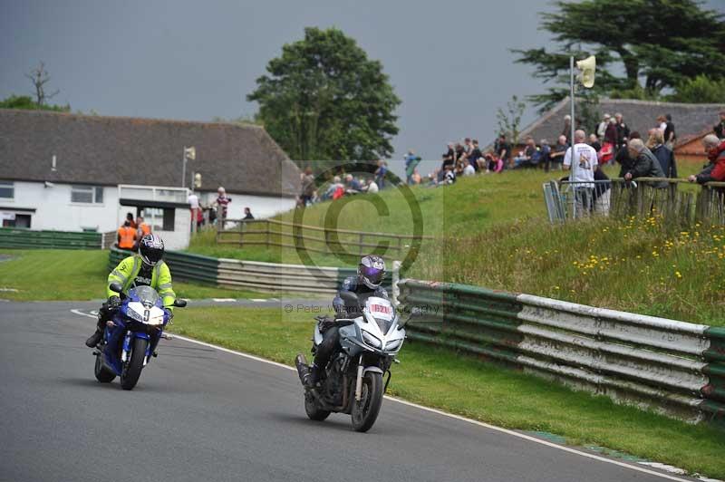 Mallory park Leicestershire;Mallory park photographs;Motorcycle action photographs;classic bikes;event digital images;eventdigitalimages;mallory park;no limits trackday;peter wileman photography;vintage bikes;vintage motorcycles;vmcc festival 1000 bikes