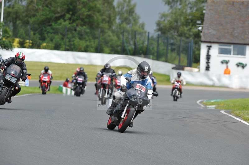 Mallory park Leicestershire;Mallory park photographs;Motorcycle action photographs;classic bikes;event digital images;eventdigitalimages;mallory park;no limits trackday;peter wileman photography;vintage bikes;vintage motorcycles;vmcc festival 1000 bikes