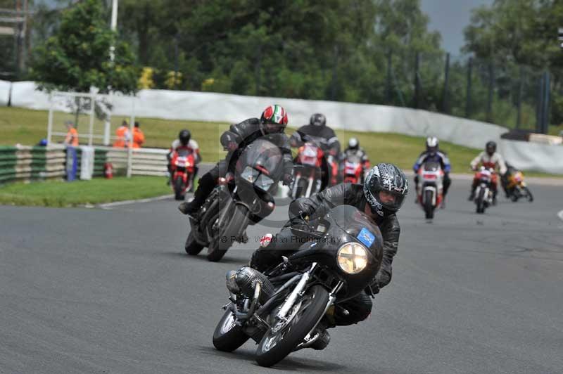 Mallory park Leicestershire;Mallory park photographs;Motorcycle action photographs;classic bikes;event digital images;eventdigitalimages;mallory park;no limits trackday;peter wileman photography;vintage bikes;vintage motorcycles;vmcc festival 1000 bikes