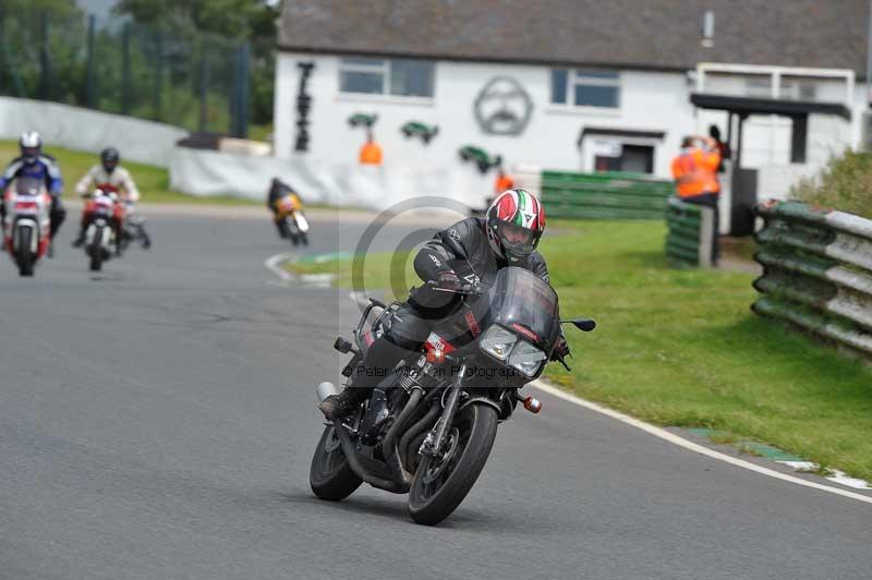 Mallory park Leicestershire;Mallory park photographs;Motorcycle action photographs;classic bikes;event digital images;eventdigitalimages;mallory park;no limits trackday;peter wileman photography;vintage bikes;vintage motorcycles;vmcc festival 1000 bikes