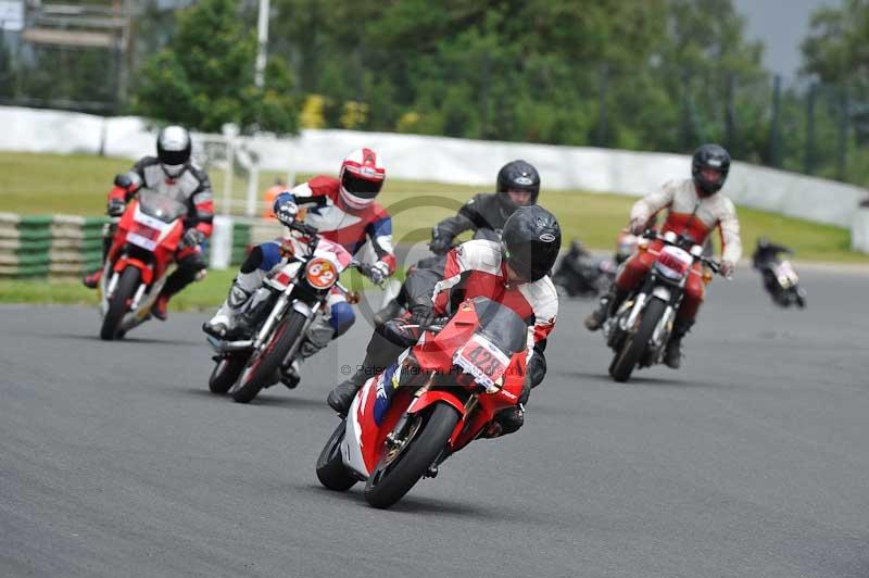Mallory park Leicestershire;Mallory park photographs;Motorcycle action photographs;classic bikes;event digital images;eventdigitalimages;mallory park;no limits trackday;peter wileman photography;vintage bikes;vintage motorcycles;vmcc festival 1000 bikes