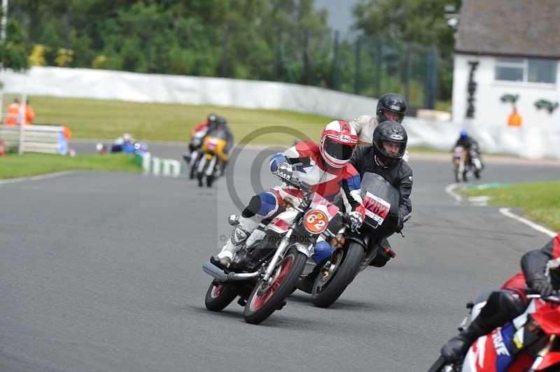 Mallory park Leicestershire;Mallory park photographs;Motorcycle action photographs;classic bikes;event digital images;eventdigitalimages;mallory park;no limits trackday;peter wileman photography;vintage bikes;vintage motorcycles;vmcc festival 1000 bikes