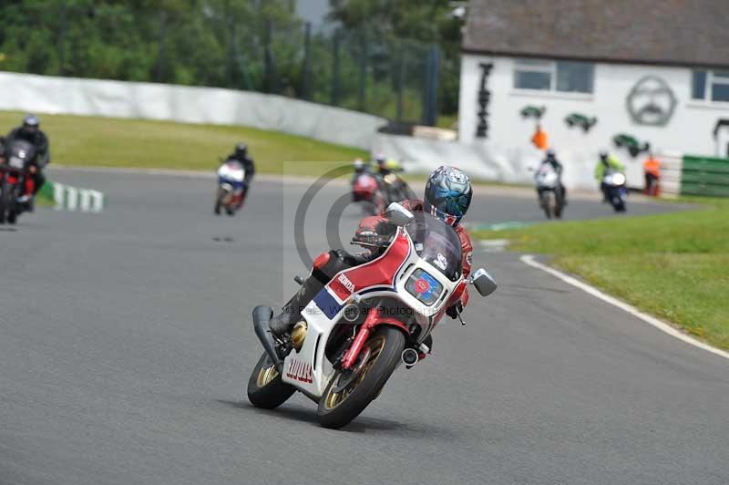 Mallory park Leicestershire;Mallory park photographs;Motorcycle action photographs;classic bikes;event digital images;eventdigitalimages;mallory park;no limits trackday;peter wileman photography;vintage bikes;vintage motorcycles;vmcc festival 1000 bikes