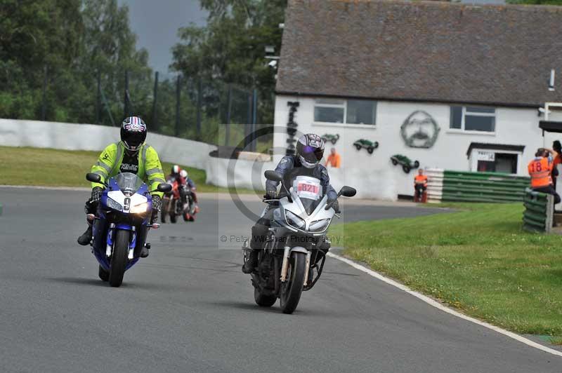Mallory park Leicestershire;Mallory park photographs;Motorcycle action photographs;classic bikes;event digital images;eventdigitalimages;mallory park;no limits trackday;peter wileman photography;vintage bikes;vintage motorcycles;vmcc festival 1000 bikes