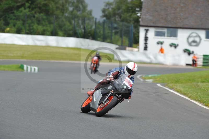 Mallory park Leicestershire;Mallory park photographs;Motorcycle action photographs;classic bikes;event digital images;eventdigitalimages;mallory park;no limits trackday;peter wileman photography;vintage bikes;vintage motorcycles;vmcc festival 1000 bikes