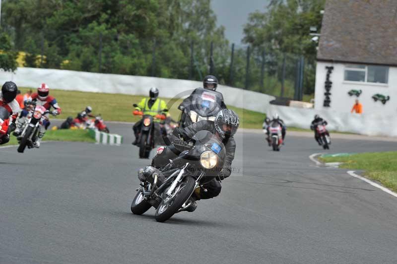 Mallory park Leicestershire;Mallory park photographs;Motorcycle action photographs;classic bikes;event digital images;eventdigitalimages;mallory park;no limits trackday;peter wileman photography;vintage bikes;vintage motorcycles;vmcc festival 1000 bikes