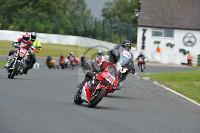 Mallory park Leicestershire;Mallory park photographs;Motorcycle action photographs;classic bikes;event digital images;eventdigitalimages;mallory park;no limits trackday;peter wileman photography;vintage bikes;vintage motorcycles;vmcc festival 1000 bikes