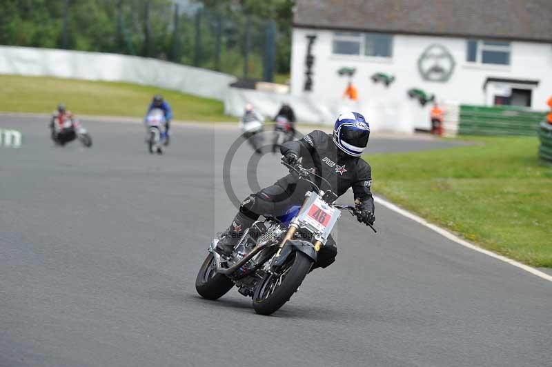 Mallory park Leicestershire;Mallory park photographs;Motorcycle action photographs;classic bikes;event digital images;eventdigitalimages;mallory park;no limits trackday;peter wileman photography;vintage bikes;vintage motorcycles;vmcc festival 1000 bikes
